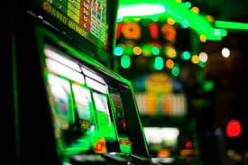 639 အားကစားပွဲရလဒ် စစ်ဆေးပြီး Sportsbook Bet ချနေသောမြင်ကွင်း